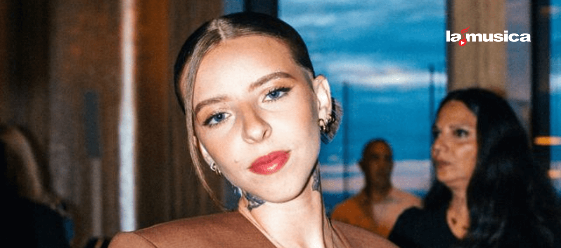 Young Miko hace historia en la Semana de la Moda de Nueva York como embajadora del CFDA